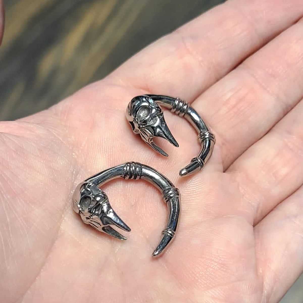 Surgical Steel Skull Hanging Ear Plug Expander Taper 8 Gauge - Pair - Kruelty - Photo 2