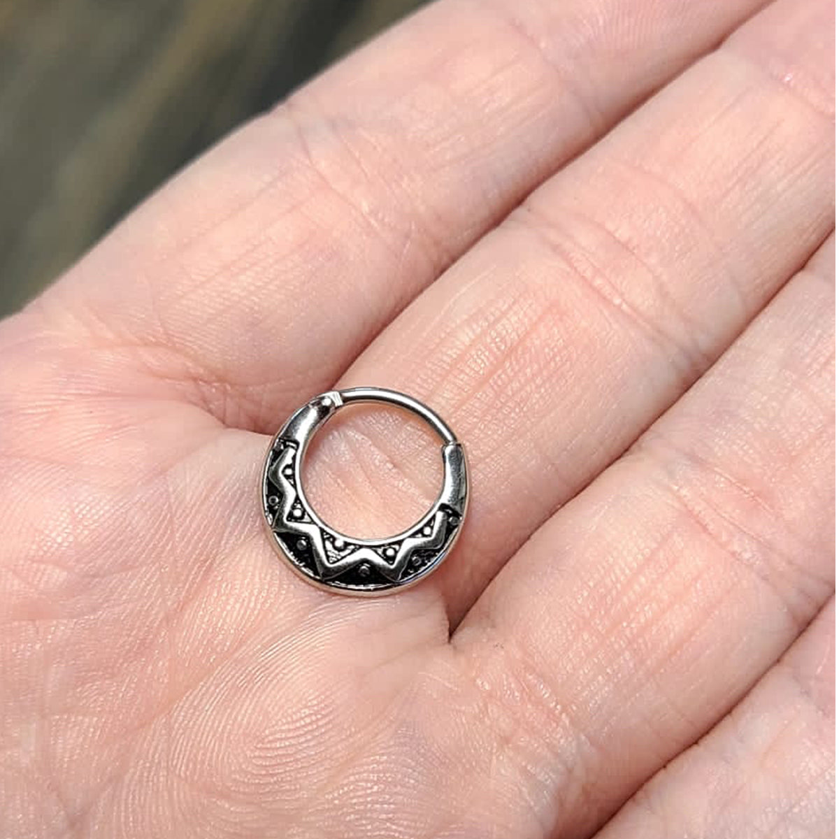 Surgical Steel 16 Gauge Two Tone Dotted Septum Clicker Hoop - photo 4