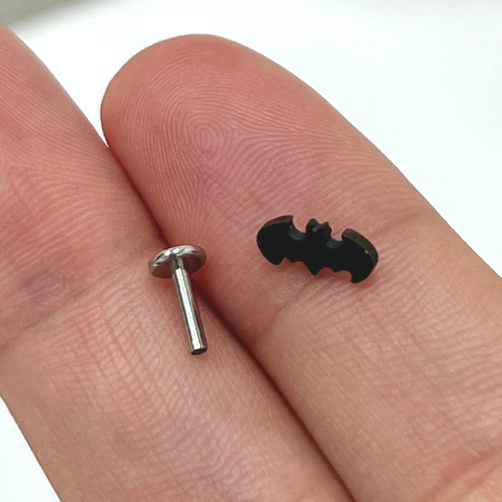 Surgical Steel Flat Back Labret Stud 16G 6mm with DC Comics Batman - photo 2