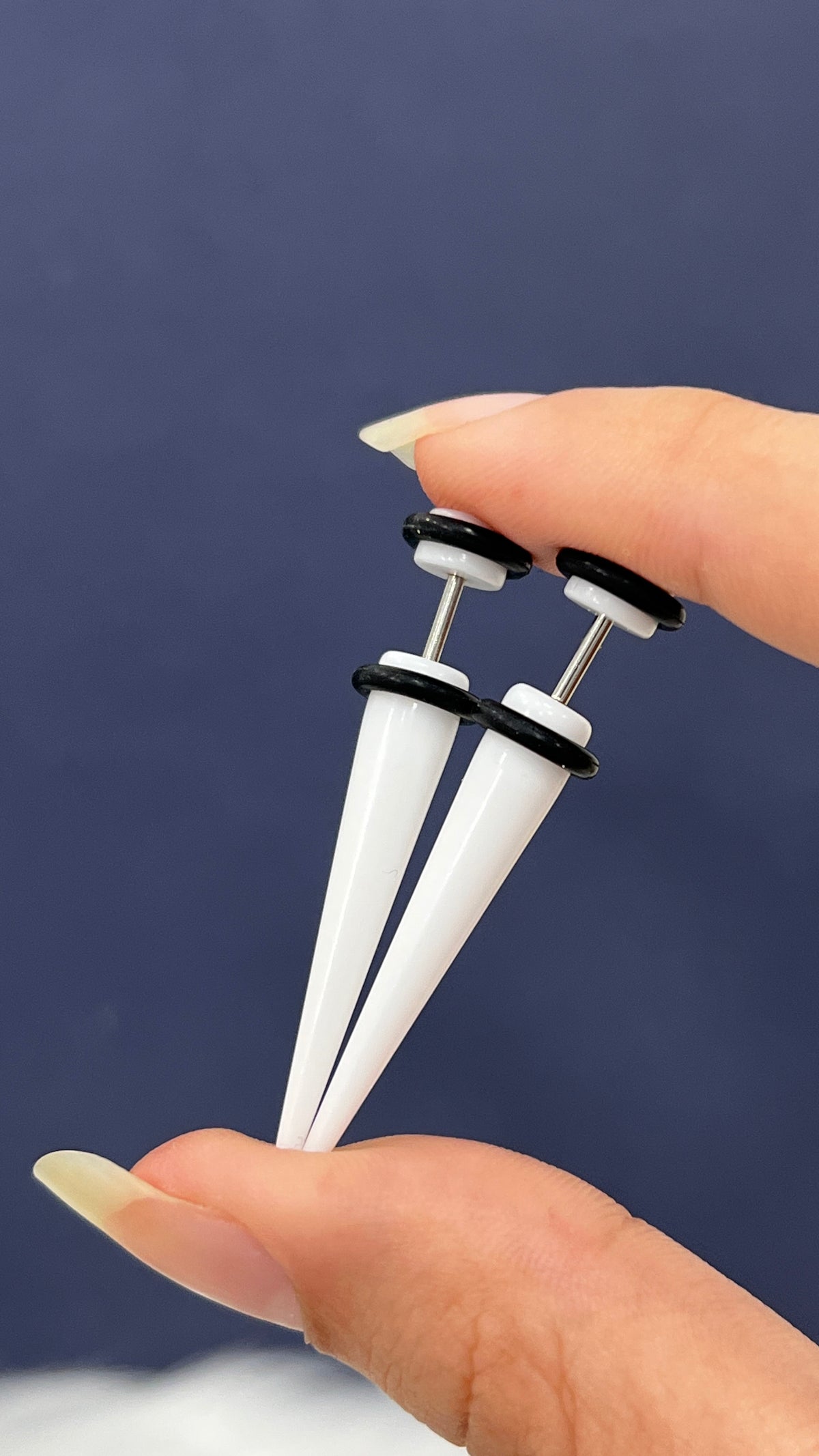 Acrylic White Fake Ear Taper 16G 5mm with Black O-Rings - Pair - photo 4