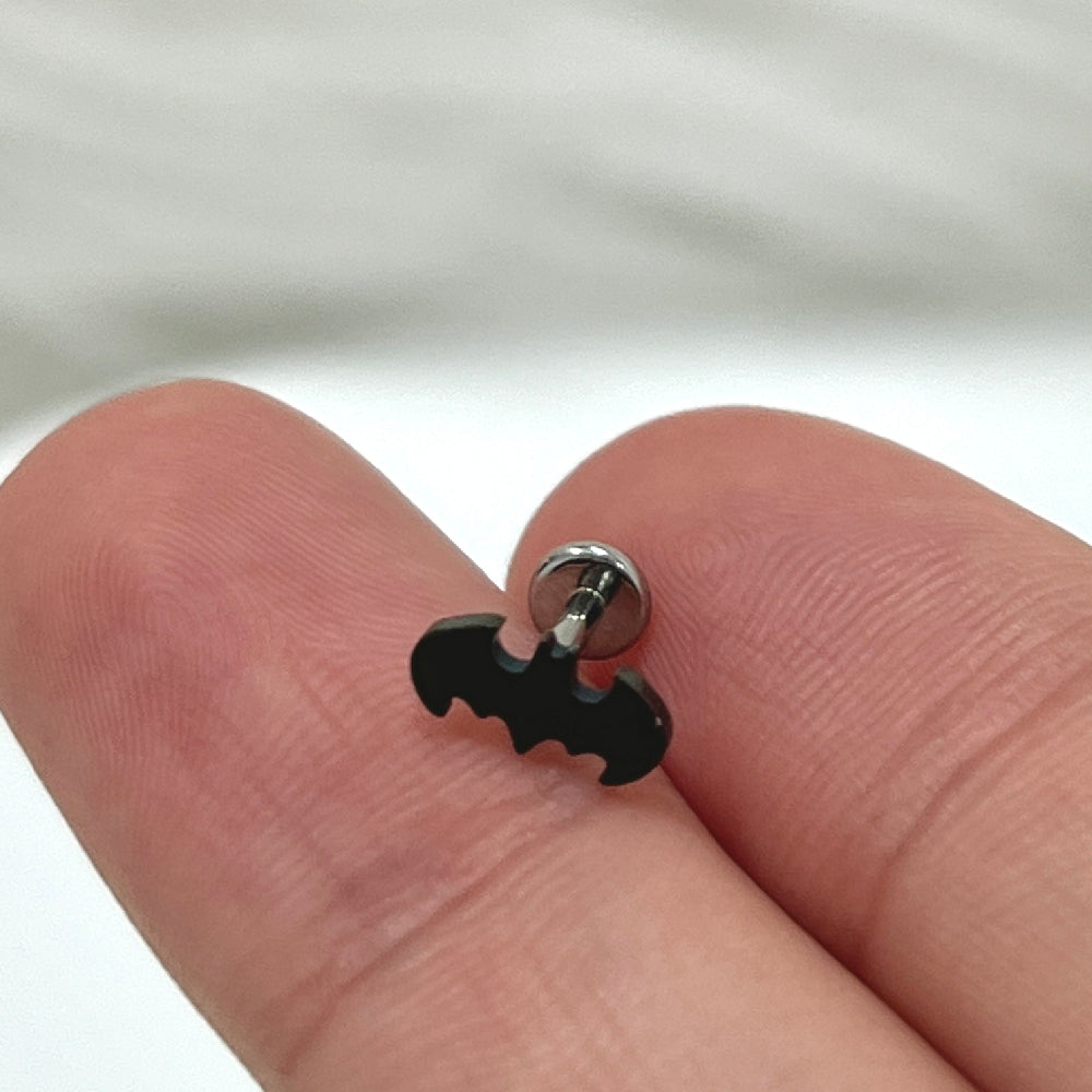 Surgical Steel Flat Back Labret Stud 16G 6mm with DC Comics Batman - photo 3